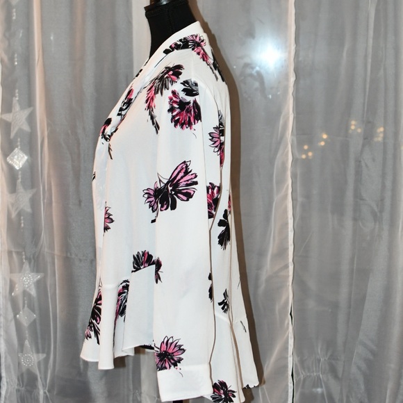 Vince Camuto Blouse Size Medium - Picture 9 of 12